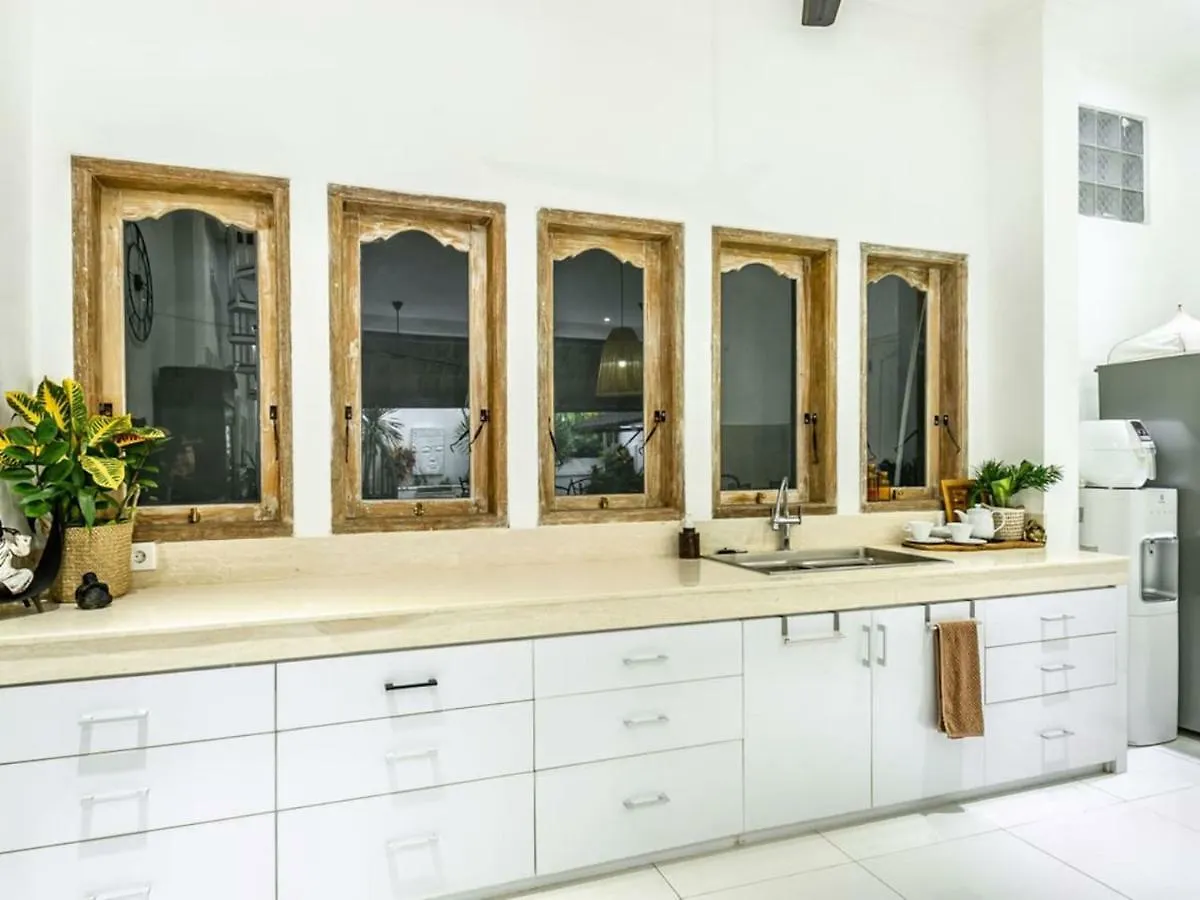 Ahimsa Moon Villa Seminyak Ινδονησία