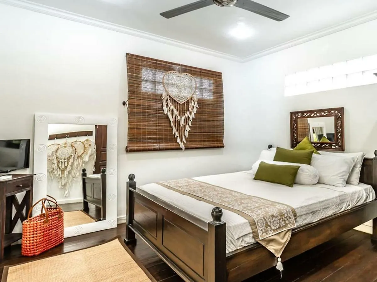 Ahimsa Moon Villa Seminyak Ινδονησία