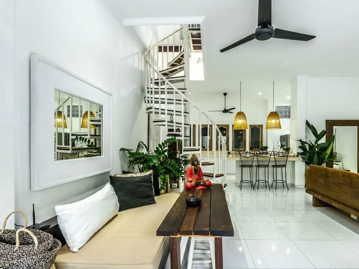 Ahimsa Moon Villa Seminyak Ινδονησία
