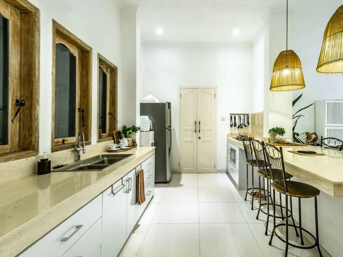 Ahimsa Moon Villa Seminyak Ινδονησία