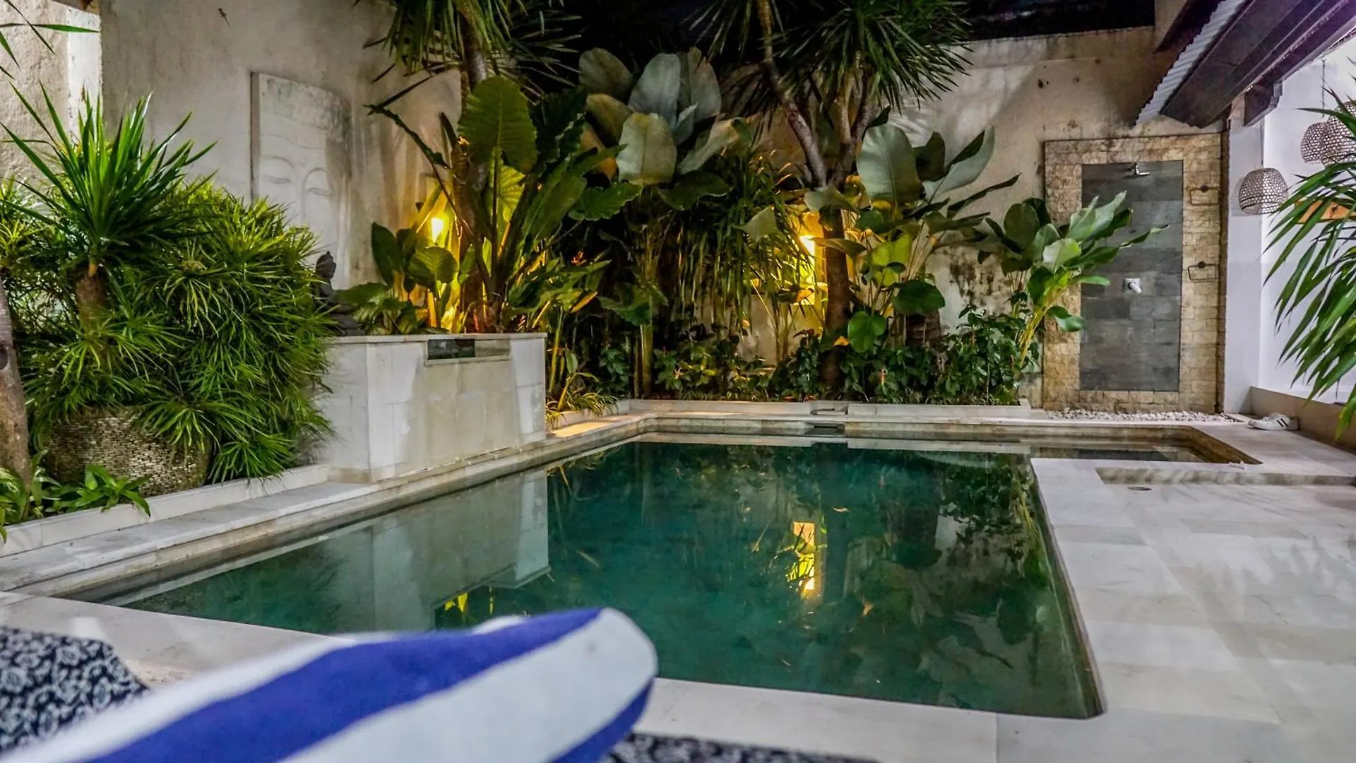 Ahimsa Moon Villa Seminyak 0*,  Indonesien